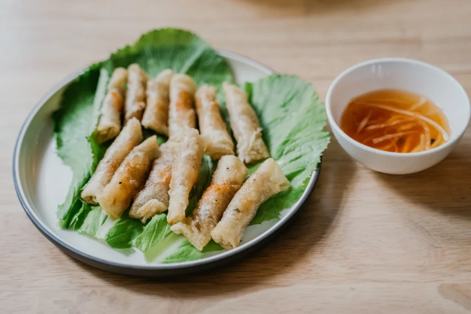 Bàn ăn tại Trần Hữu Thắng